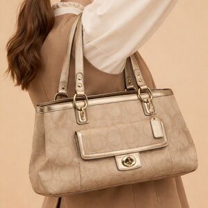 19231 Coach Penelope Signature Linen Carryall